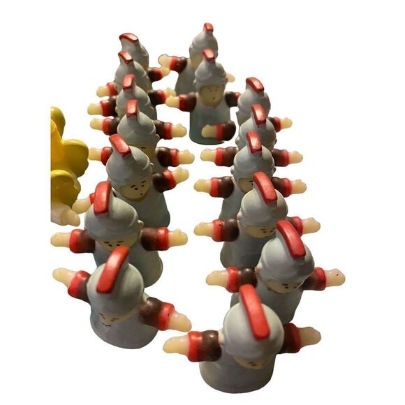 46  Lot Christmas Nativity Finger Puppets Rubber Jesus Mary Joseph Wisemen VTG - Picture 4 of 5